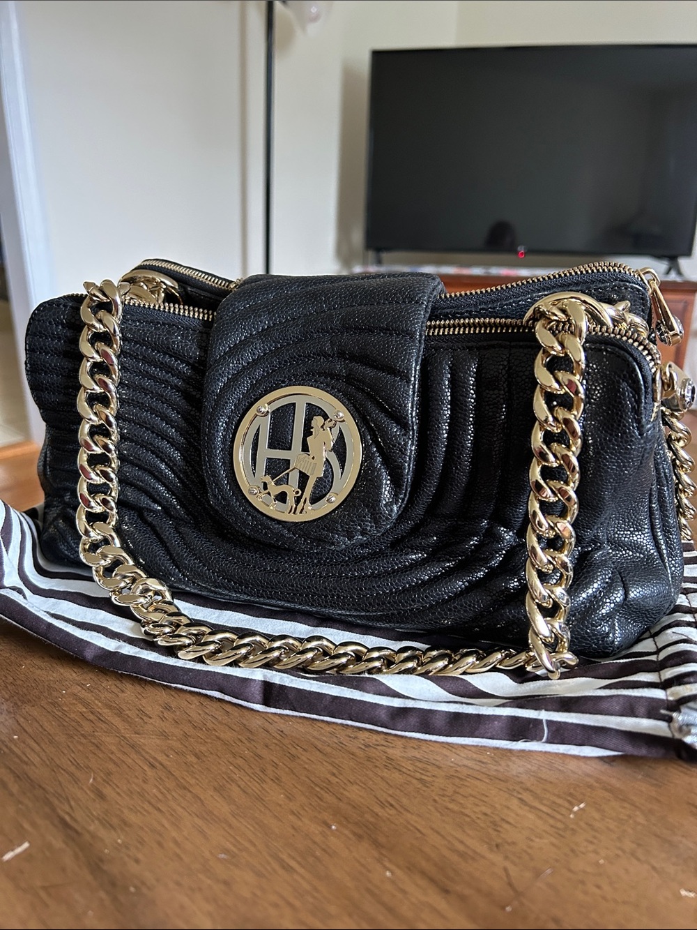 henri bendel Black Quilted Shoulder Bag with Gold Chain - Picture 2 of 9